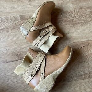 Rocky 4eursole Fashion Motfit Ankle Wedge Booties Size 5-5.5M
